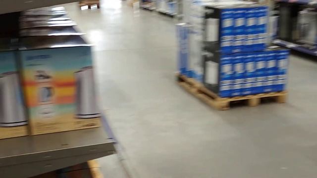 Зашла в магазин *Метро*.Галина Фи.
