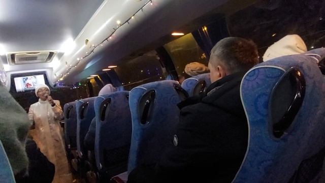 В Красноярске Новогодняя прогулка в автобусе с Метелицей ❄️❄️❄️