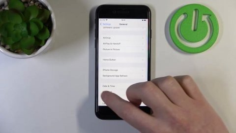 How to Fix Internet Connection on iPhone SE 2022 | Active Internet Connection But Cannot Surf
