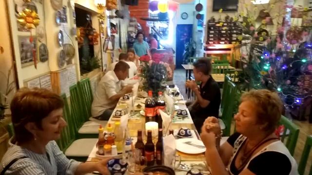 День рождения Никиты. Бобо-пицца. Ещё не все собрались.