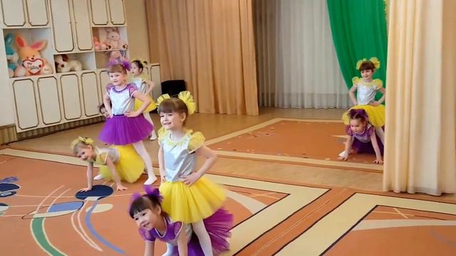 Дети поют "В каждом маленьком ребенке"