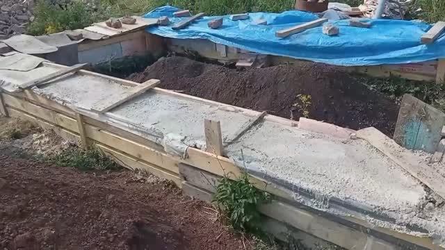 Строительство бани 5х3 с выносом. Часть 1. Фундамент..mp4