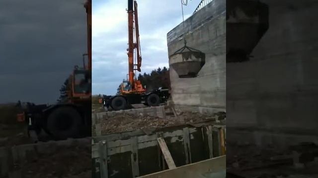 Заливка фундамента на дом
