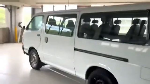 Toyota Hiace 3.0 Manual Diesel Leather 2004, 14-Seat - CB7186E (Torque Autos)