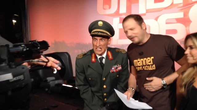 Mario Barth kriegt sich nicht mehr ein. Freestyle mit Mirco Nontschew