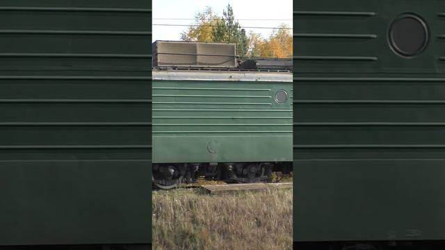 Электровоз ВЛ11.8-754/776А ( ТЧЭ-1) с грузовым поездом.