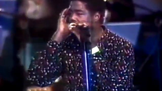 001 - 🎤🎼🎶 Barry White - It's Ecstasy When You Lay Down Next To Me (1977) Live video