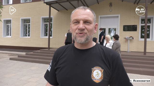 В Ясиноватой открыли мемориальную доску командиру роты разведки Алексею Троцаю