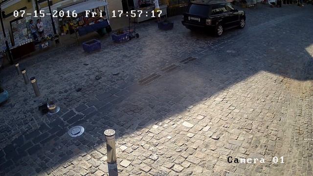 Range Rover AA5534BX vs боллард: вторая камера