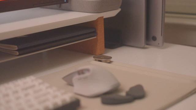 A Modern Cozy Desk Setup