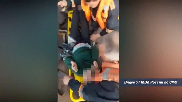 В Новосибирске транспортных полицейских поблагодарила мать девушки, спасённой из реки Обь.