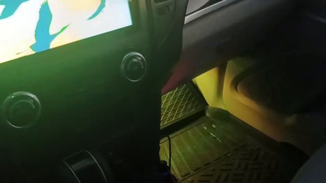Подсветка ног с эффектом цветомузыки