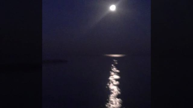 Мариуполь лунная дорожка на море
