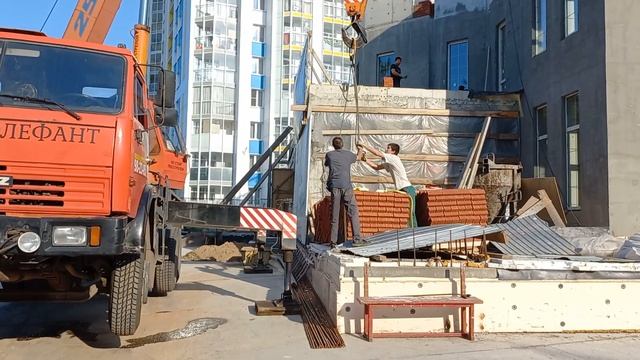 Строительство Краевой Соборной мечети г.Перми ( Бульвар Гагарина 74а) кирпичи для парапеда.