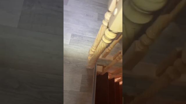Деревянная лестница на заказ, видео от заказчика