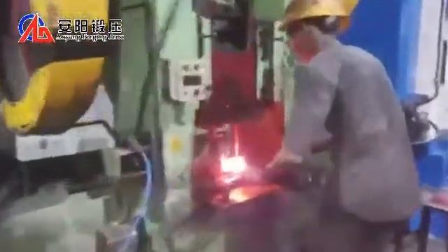 Кузнечный молот с прямым приводом, 630 тонн, ковочный пресс