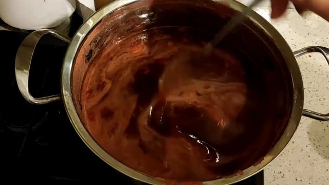 Клубничное варенье идеальное угощение к блинам, тостам, оладьям, к йогуртам и творогу.