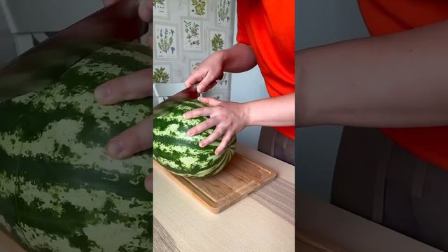 Как правильно почистить арбуз