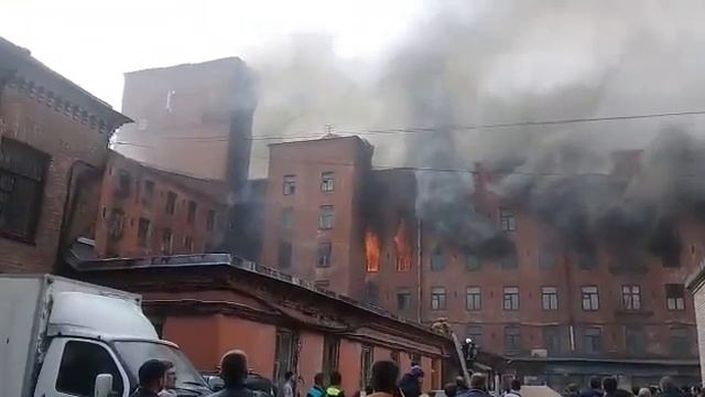 В Петербурге горит  "Невская мануфактура"