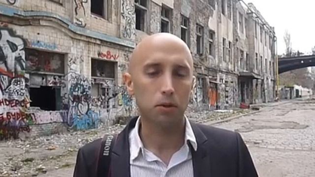 Пописать на гуманоидный череп Грэма Филипса.