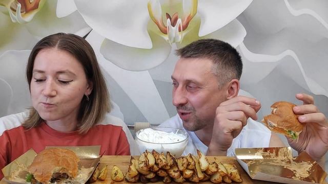 МУКБАНГ БУРГЕРЫ КАРТОФЕЛЬ ПО-ДЕРЕВЕНСКИ С СОУСОМ | MUKBANG BURGERS RUSTIC POTATOES WITH SAUCE