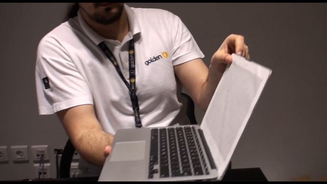 MacBook Air (Mid 2011) Unpacking (11" and 13")