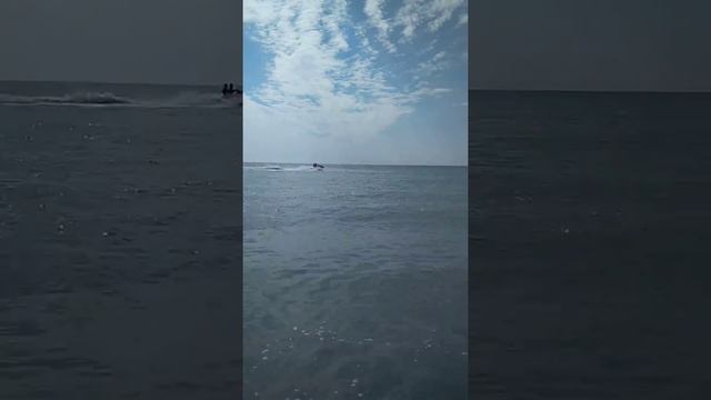 Девушка на гидроцикле