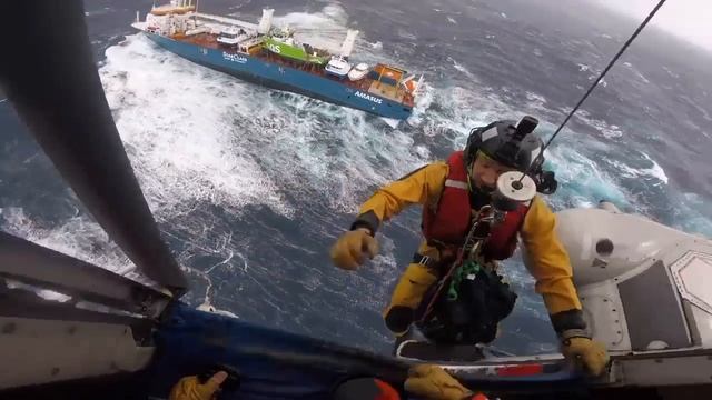 Спасательные операции - Эвакуация людей с борта судна вертолетом