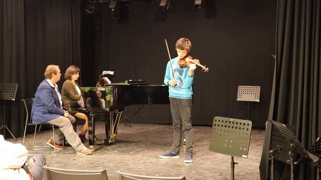 Jaron speelt Concerto in la klein van Accolay