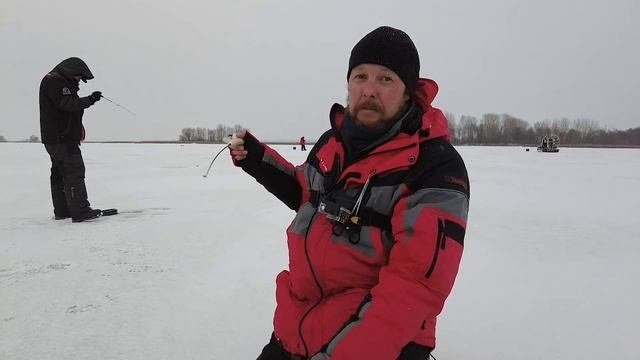 За окунем на аэролодке. Ловля окуня на балансиры и блёсны