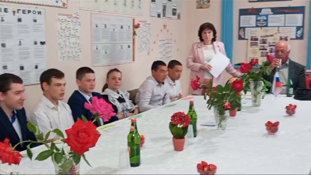 В Шевченковской сельской библиотеке был проведен круглый стол «Молодежь с твердой моральной жизненно