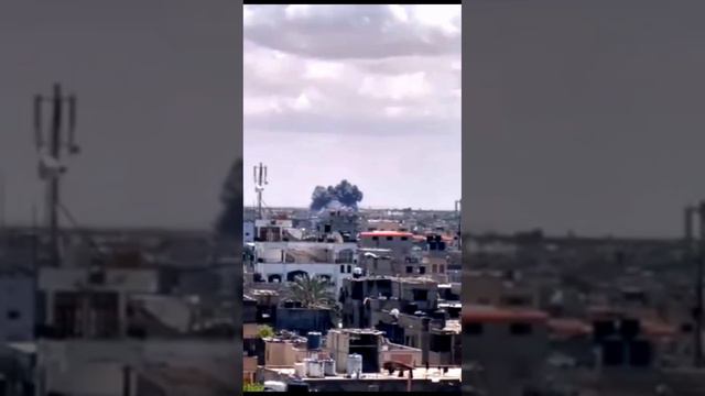 Израильская атака на город Рафах на границе с Египтом.