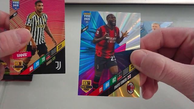 PANINI FIFA 365 2024 vs EA SPORTS FC24 - WPADA MEGA ZAWODNIK - WIDZOWIE DECYDUJĄ KOGO DO SKŁADU!