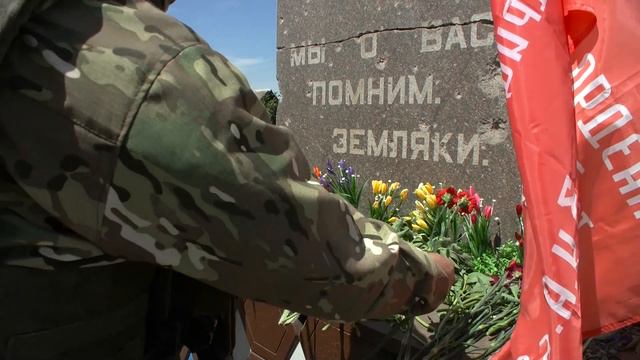 В ДНР военнослужащие группировки «Восток» восстановили мемориал героям Великой Отечественной войны
