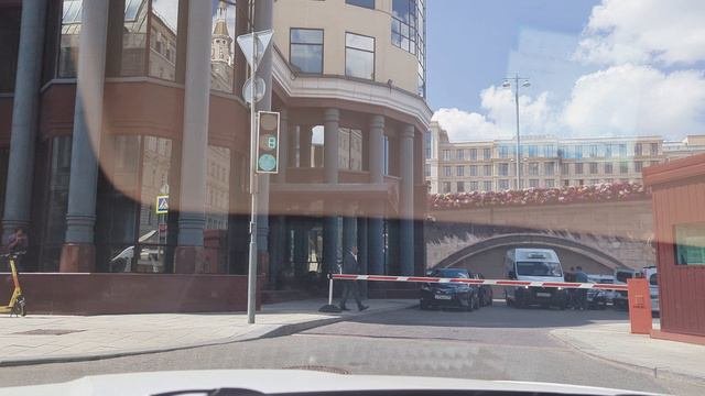 Яндекс такси! Среда пришла,а работа из Яндекса ушла,парадокс!!!