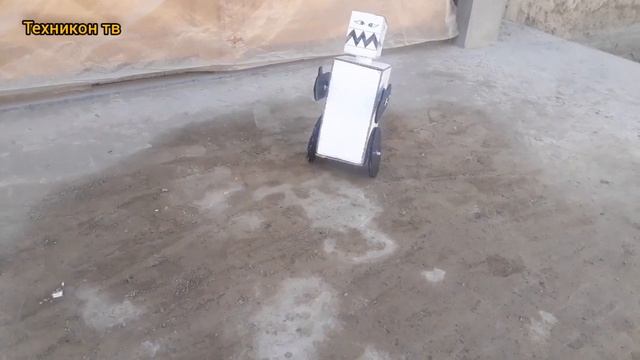 дистанционное управление роботами с картоном remote control robots with cardboard 用紙板遙控機器人
