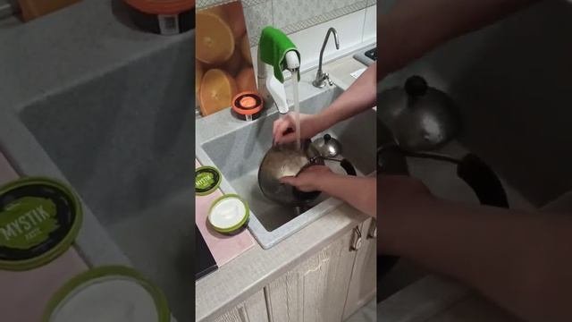 1 часть отмываем чайник с помощью ,, пасты MYSTIK Paste 
