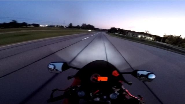 Mustang GT vs Suzuki GSX-R600!!