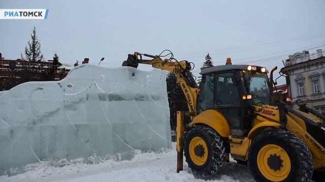 Рабочие сломали ледовый городок на Новособорной в Томске