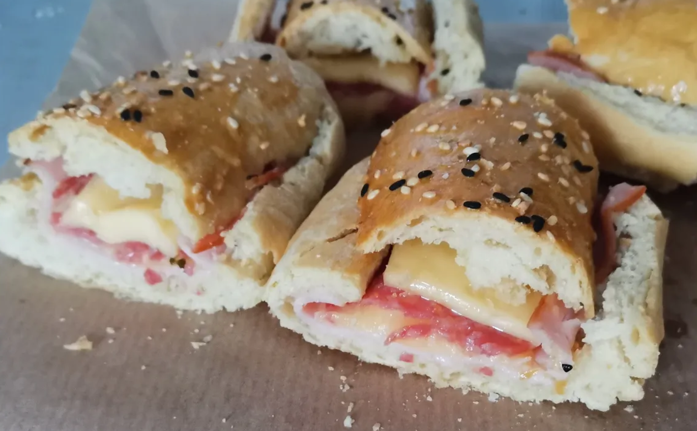 РЕЦЕПТ ДОМАШНЕГО БАТОНА. Батон с начинкой. Фаршированный батон с колбасой и сыром. Рецепт теста