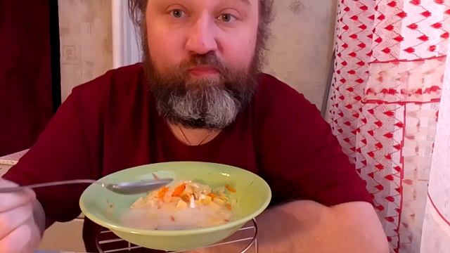 мукбанг и обжор: щи постные со сметаной и пюрешка/ Подпишитесь на мой дзен канал ссылка в описании