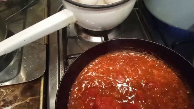 Щавелевой борщ готовлю с зажаркой томатной и яйцами