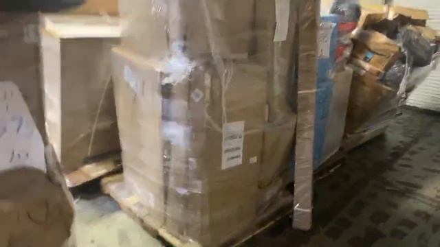 Pallets from Lowe’s , Wal Mart , Amazon Every Sunday at 3:00pm In Indio CA