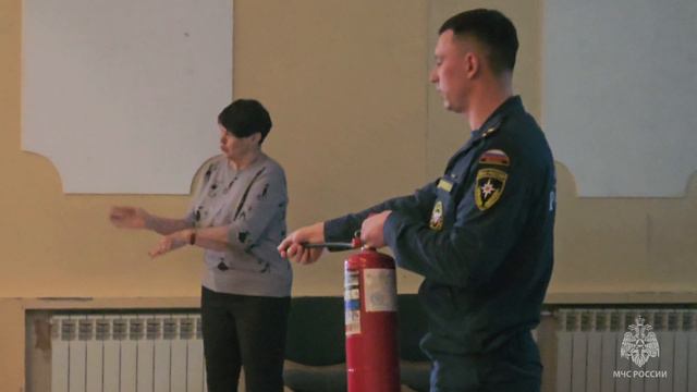 Сотрудники МЧС России провели открытый урок в Долинской школе-интернат