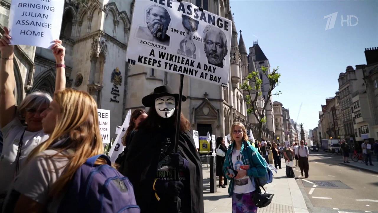 Основателя "Викиликс" Джулиана Ассанжа пока не выдадут Соединенным Штатам
