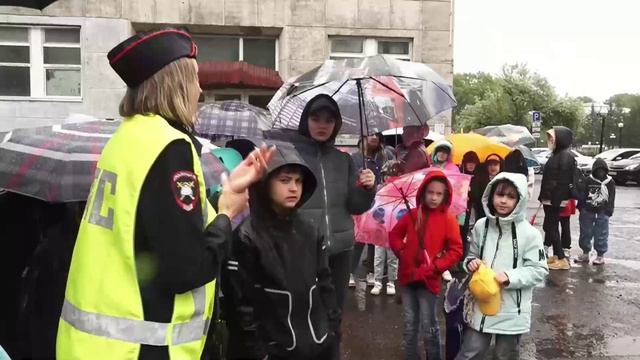 Госавтоинспекция Комсомольска провела детей по безопасному маршруту