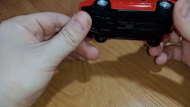 Распаковка моделей Ferrari F40 и Lamborghini countach.mp4
