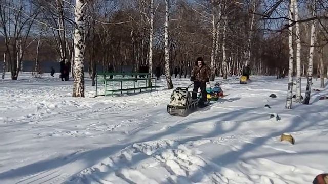 Снежкины зимние забавы! Катание в парке на "автособаках"