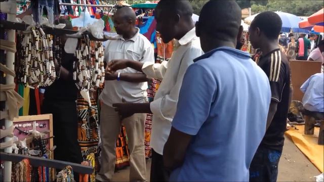 kiruu playing Ziipendwa @ the Nairobi Maasai market