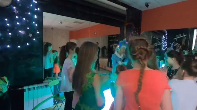 Новогодний праздник для старших детских групп в студии танцев и Изящных искусств Триумф